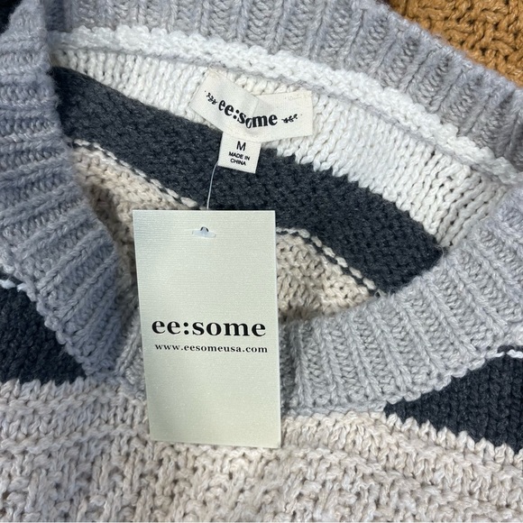 Eesome Brown and White Crew Neck Sweater with Color Block Design - Picture 2 of 7
